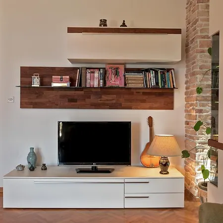 Viki Apartment