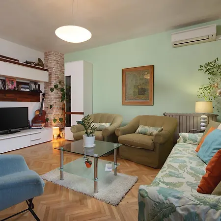 Viki Apartment Split